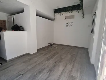 Local comercial en  Carrer del Doctor Robert 166 - Foto 2