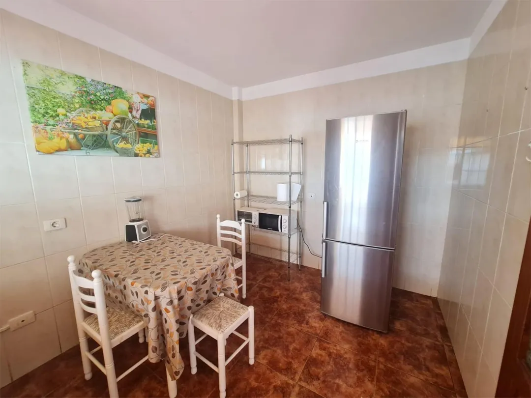 Casa adosada en  Calle Leonor Monteverde 11 - Foto 2