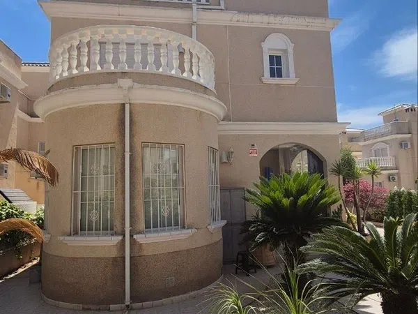 Casa o chalet independiente en Calle Panticosa, 4, Zona Lago - Los Almendros - Foto 2