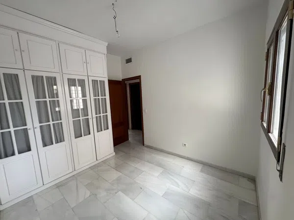 Piso en plaza de Santa Marina, 5