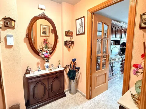 Piso en calle de Ramón Pérez de Ayala, 136