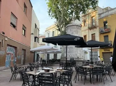 Local comercial en  Plaça de Miró de Montgrós 7 - Foto 1