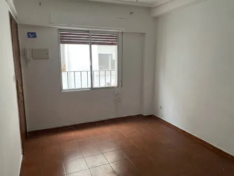 Piso en calle Infanta Doña María, 80