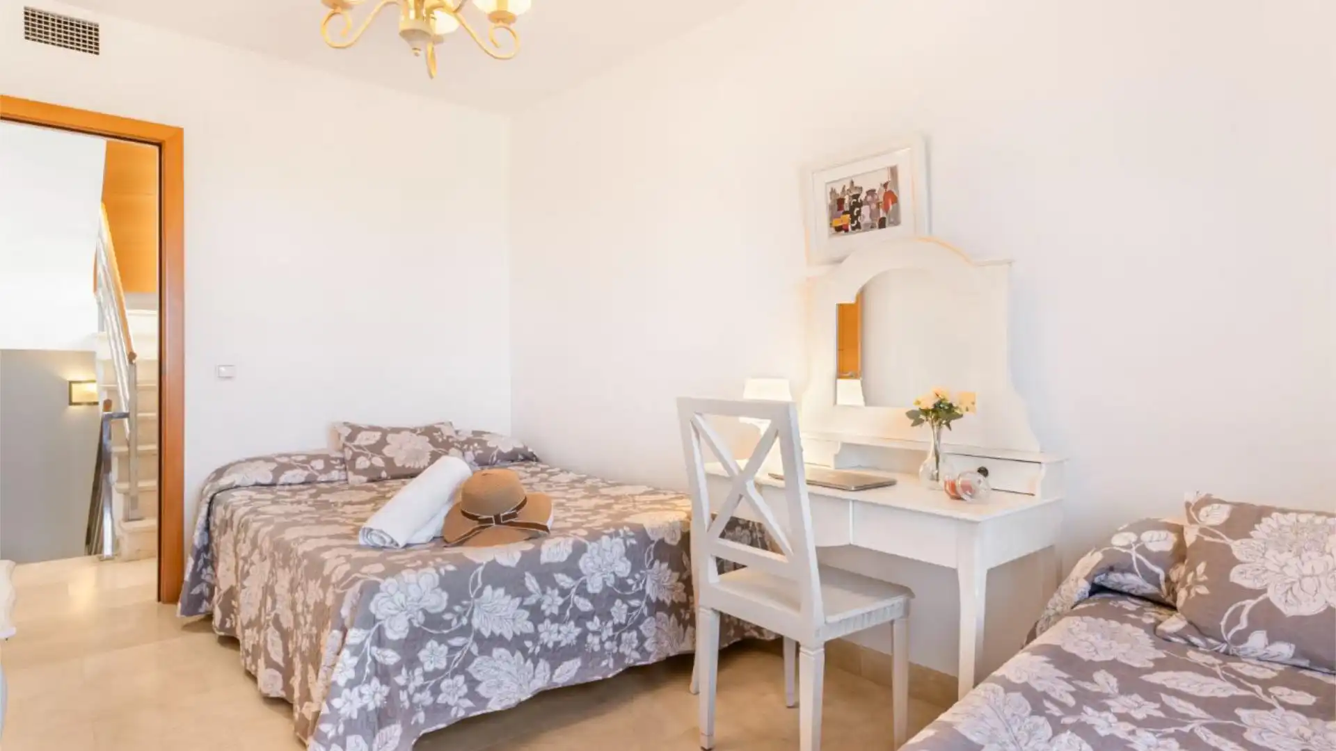 Casa adosada en  Calle Teodosio 12 - Foto 35