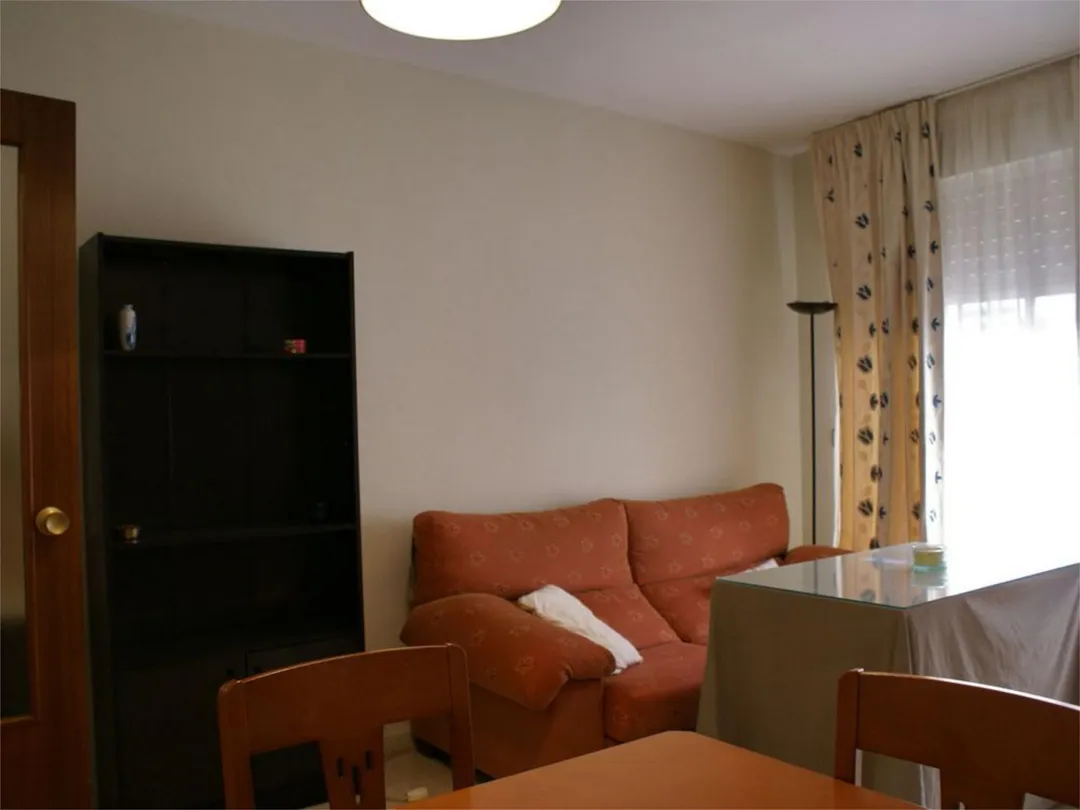 Piso en  Calle Antonio Reyes Huertas 10