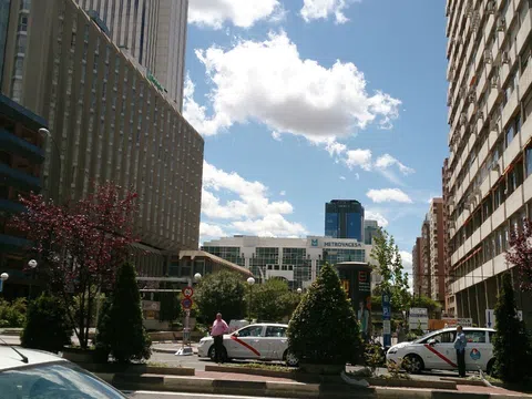 Piso en avenida del General Perón, 32