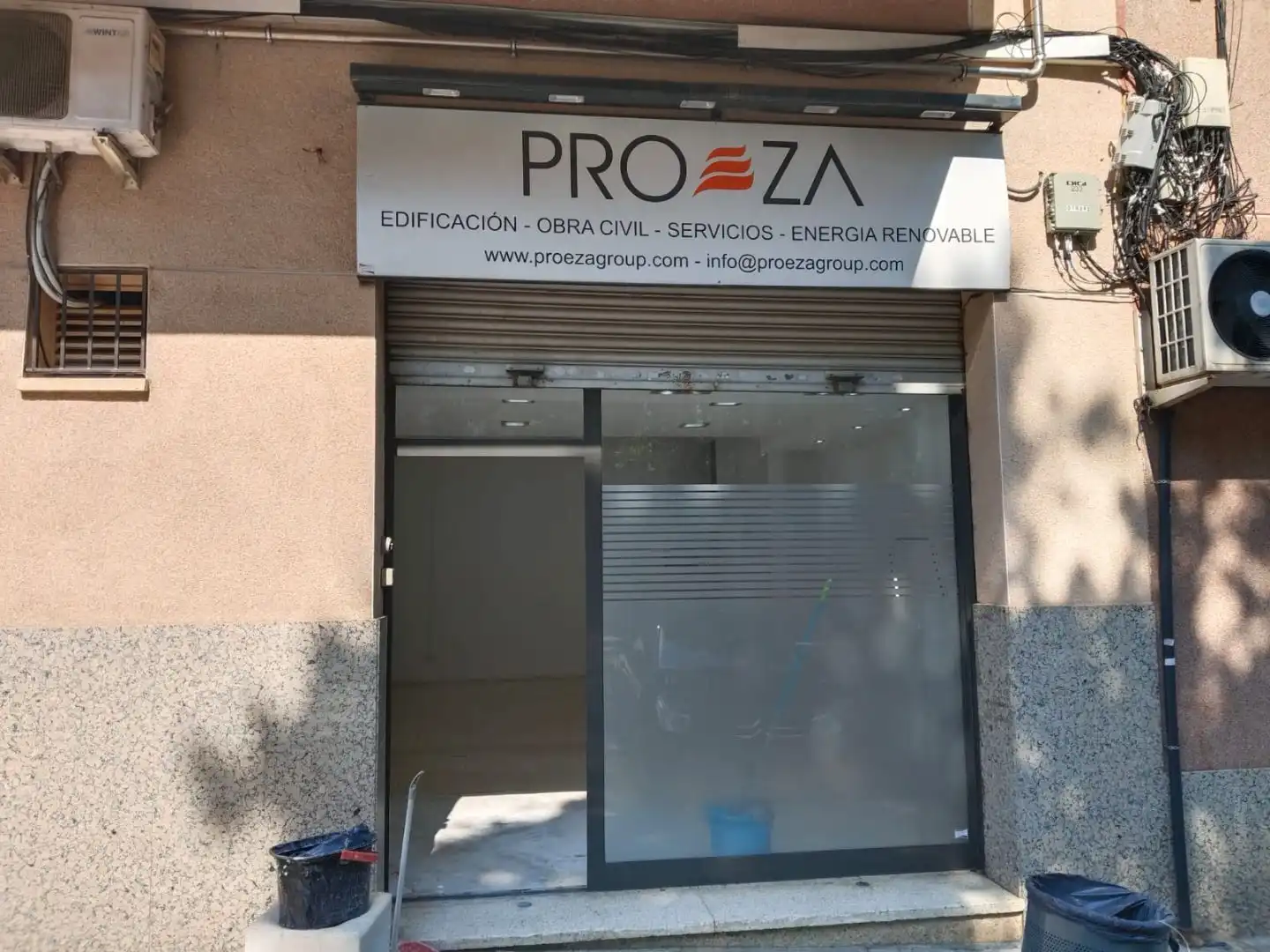 Local comercial en  Carrer de Santa Maria de Mazzarello 84 - Foto 3