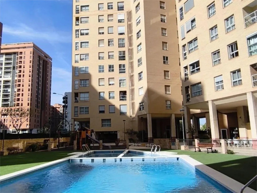 Piso en  Avinguda del Professor López Piñero 24 - Foto 1