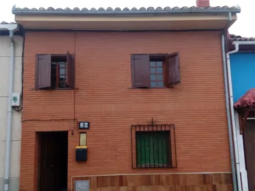Casa adosada en  Calle Barrio de la Estación 20 - Foto 1