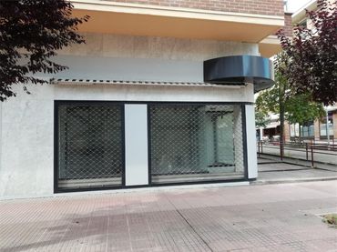 Local comercial en  Calle Pintor Pablo Uranga 10 - Foto 2