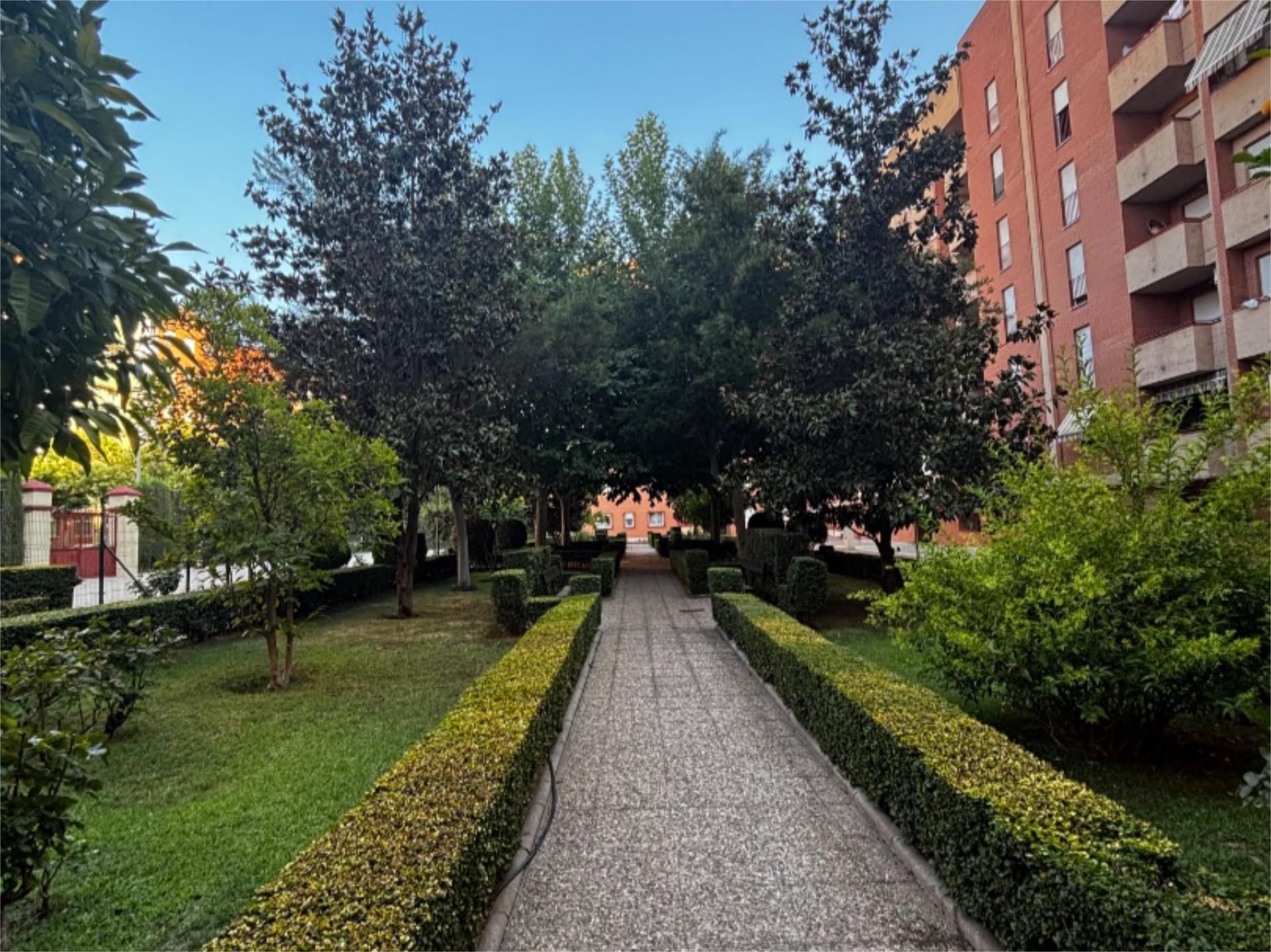 Piso en  Calle Padre Claret 13