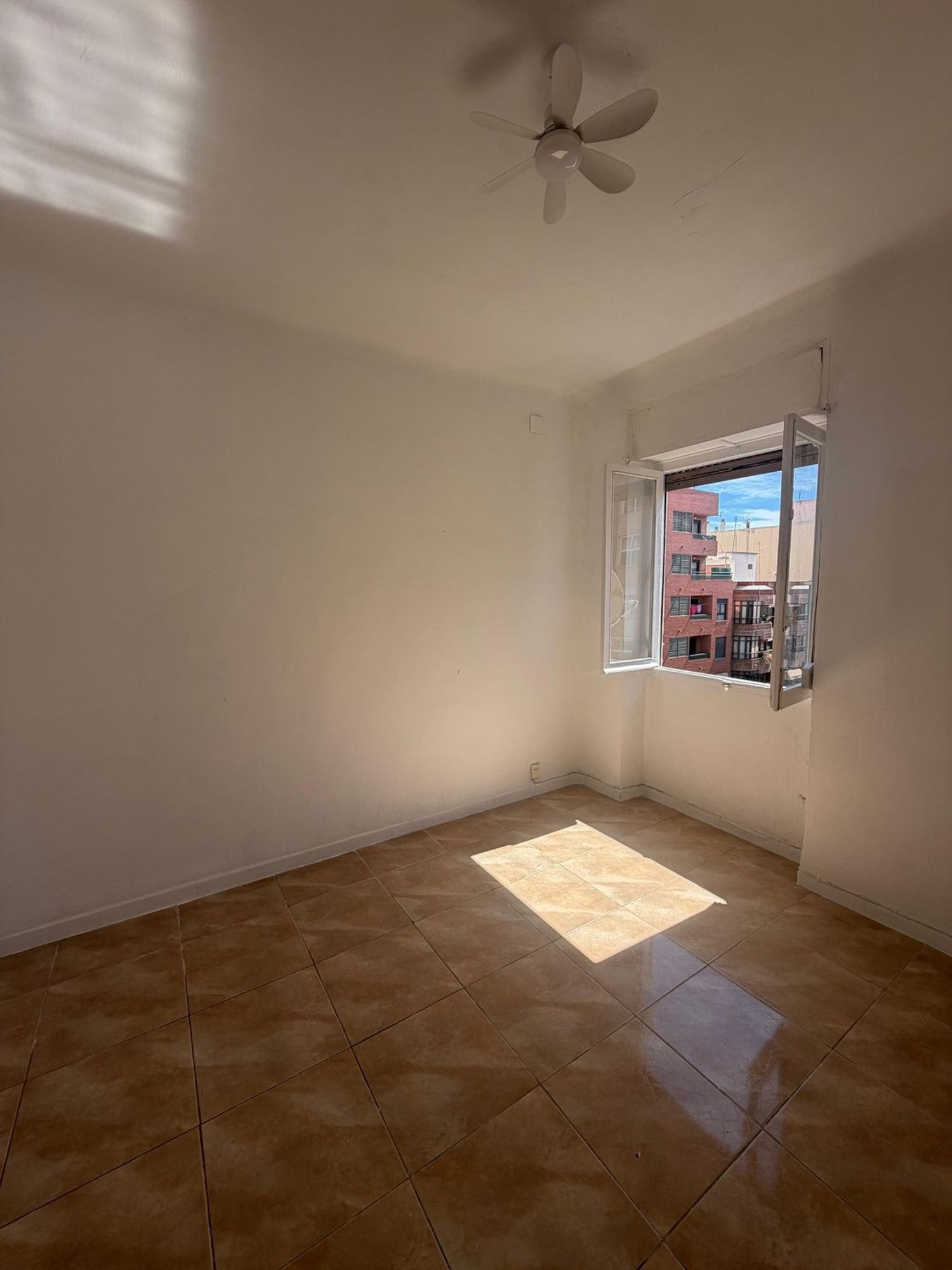 Piso en avenida Benito Perez Galdos, 19 - Foto 8