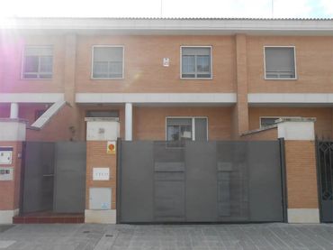 Casa adosada en  Calle Olmos 38 - Foto 1