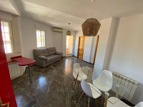 Piso en avenida Ogíjares, 28