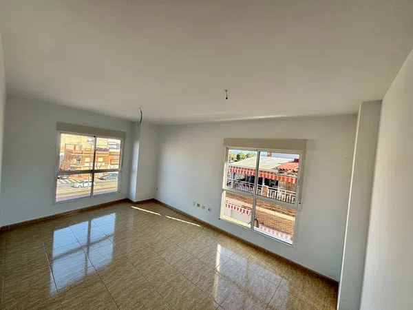 Piso en avenida Primero de Mayo, 105