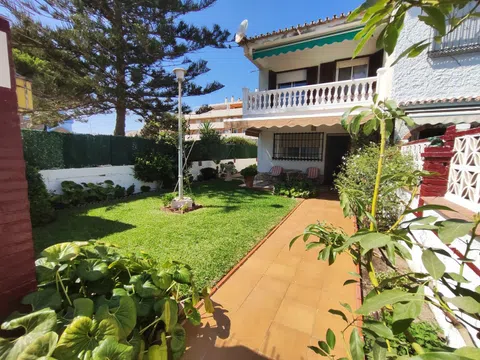 Chalet pareado en avenida de la Torre, 74