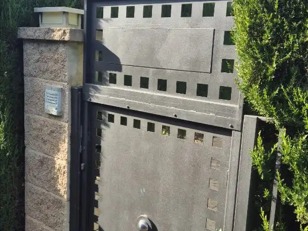 Casa adosada en  Carrer de Miquel Martí i Pol 2 - Foto 10