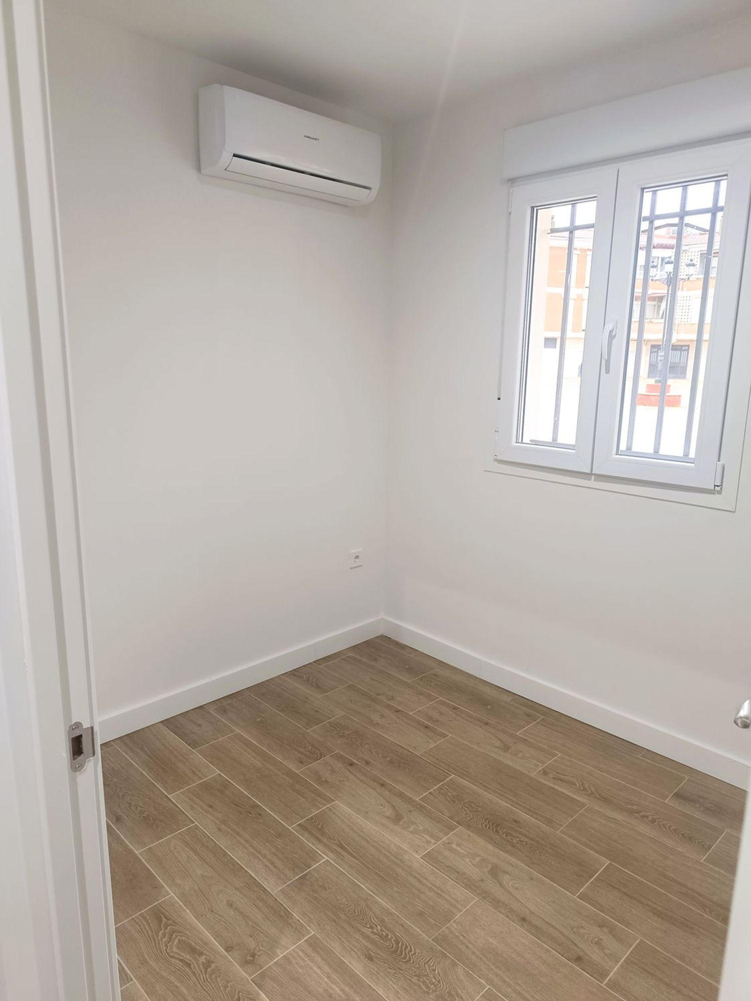 Piso en ウルバニサシオン・ロス・ロサレス通り, 5 - Foto 3