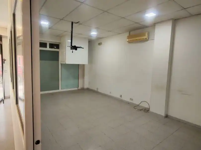 Local comercial en  Carrer del Pintor Fortuny 1 - Foto 4