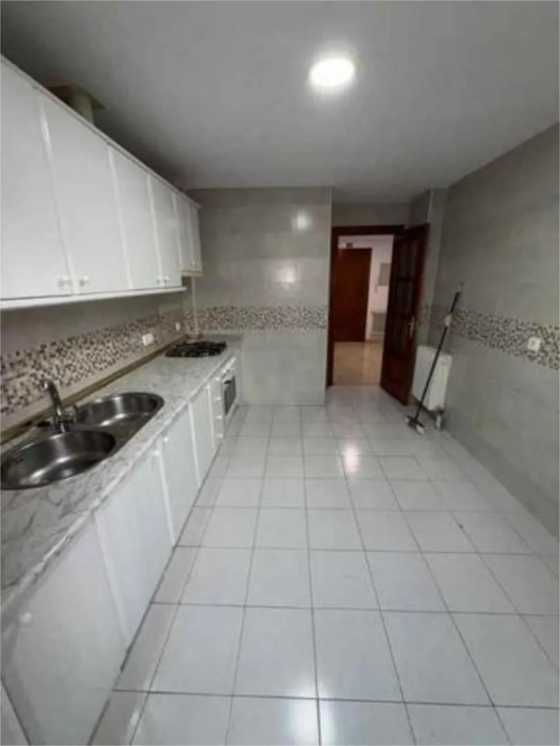 Piso en Zona Eroski - Foto 3