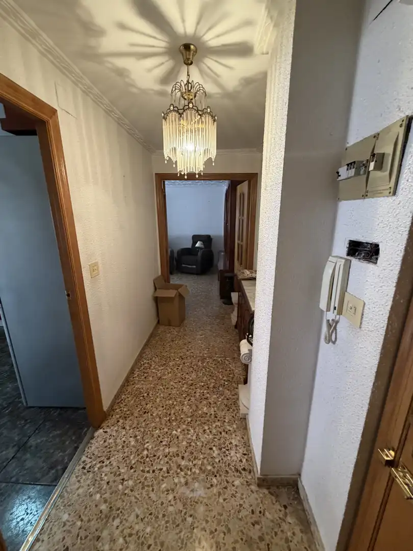 Piso en  Carrer de Joan d'Àustria 90 - Foto 2