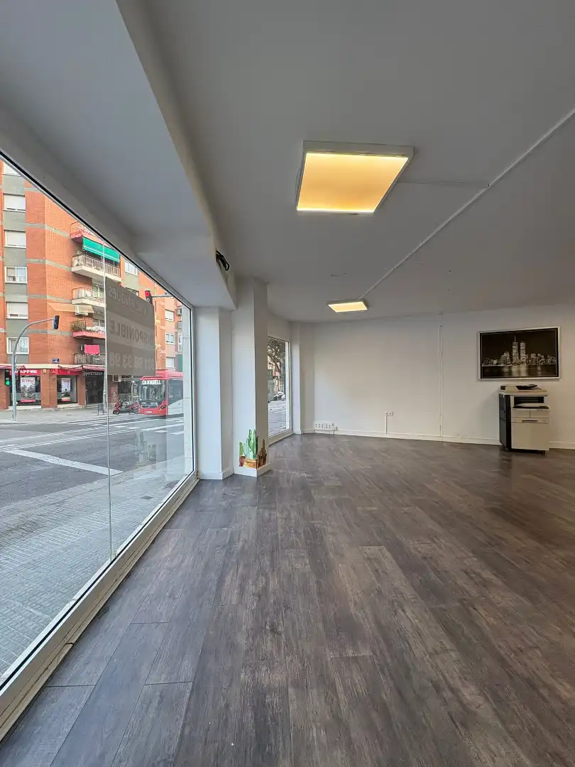 Local comercial en  Avinguda de Josep Tarradellas - Foto 5