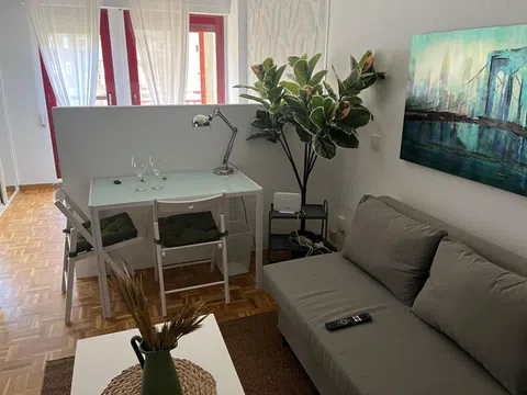 Estudio en calle de La Hiruela, 5