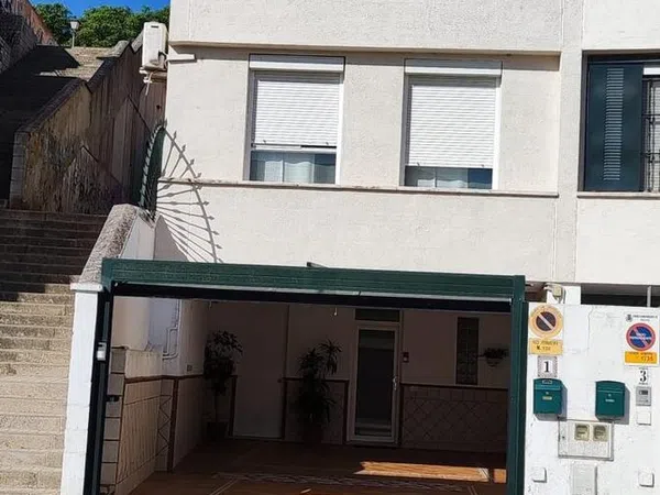 Chalet adosado en Calle Isidro pinedo, 1 - Foto 1