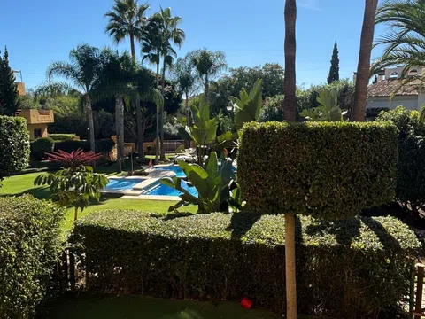 Chalet adosado en avenida Monaco, 17