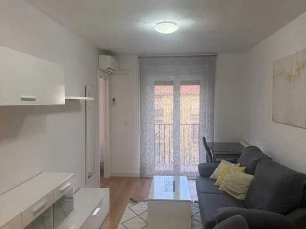 Piso en avenida de los Reyes de España, 26