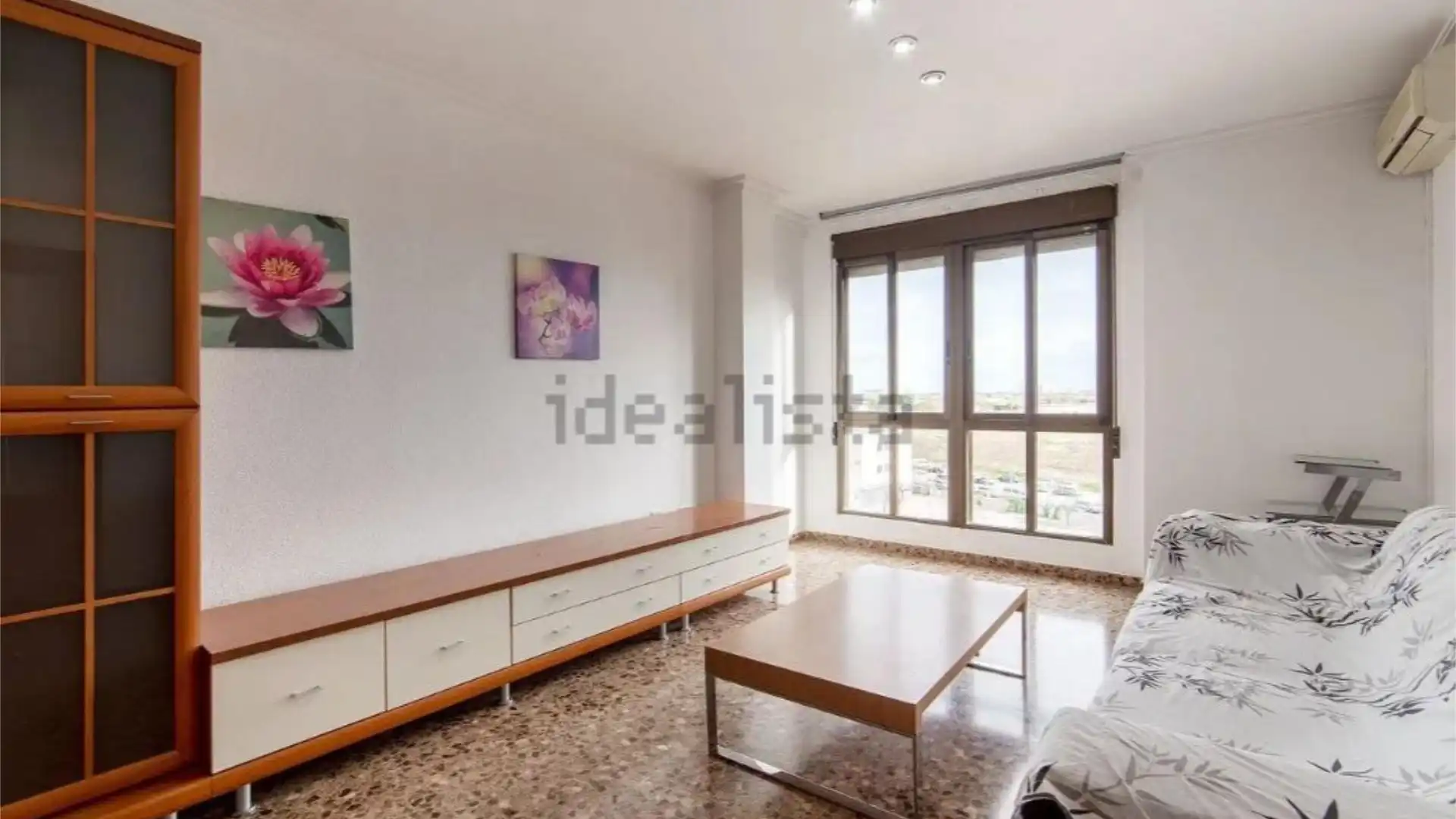 Piso en  Carrer de Carmen Estellés 10 - Foto 2