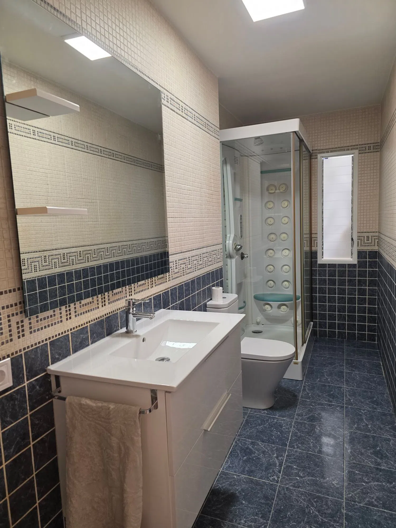 Piso en avenida de los Reyes de España, 26 - Foto 5