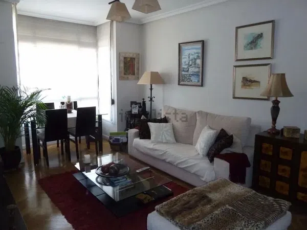 Piso en calle Veza, 33