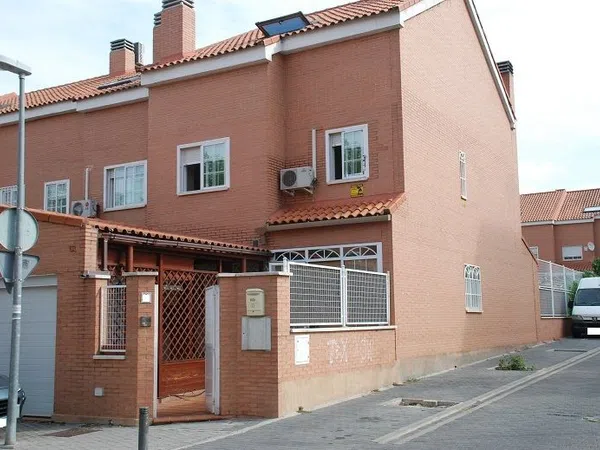 Chalet adosado en calle Escuelas, 2 - Foto 1