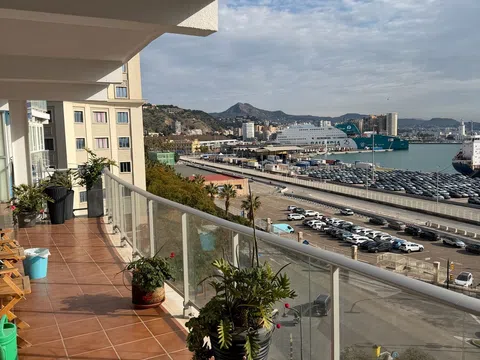 Piso en alameda de Colón, 34