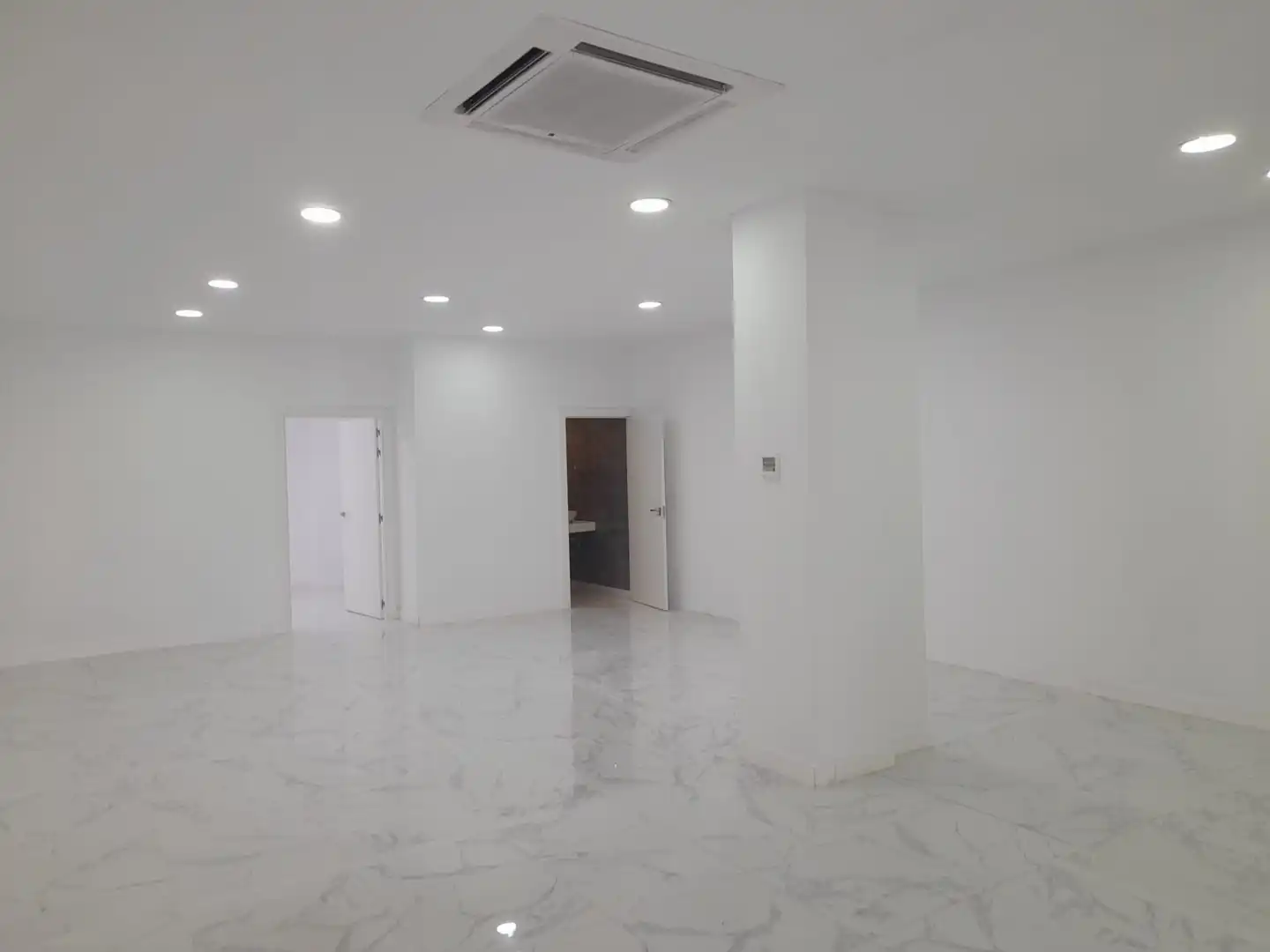 Local comercial en  CORNELLA - Foto 3