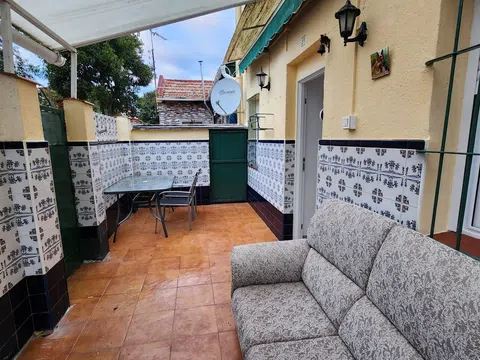 Chalet pareado en avenida de los Fueros, 25