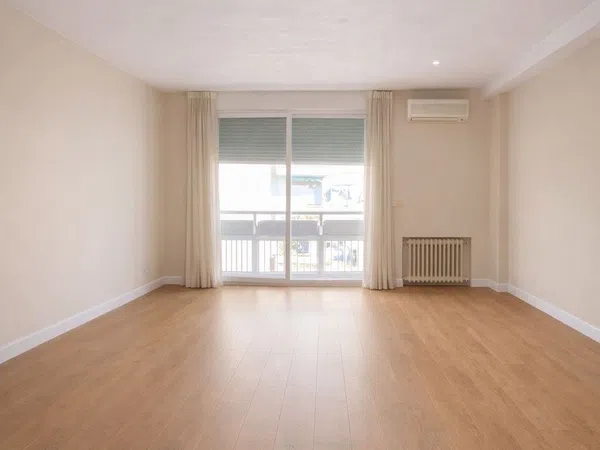 Piso en calle del Pez Austral, 3