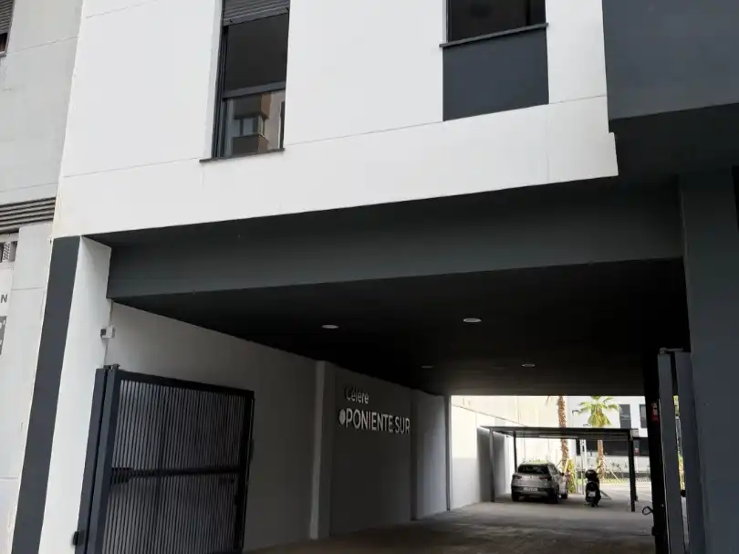 Garaje en  Calle Escritora Ángeles López de Ayala 4 - Foto 3