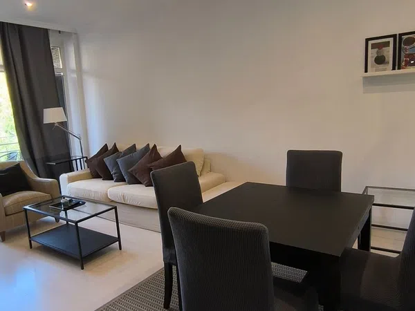 Piso en calle de Moreto, 9