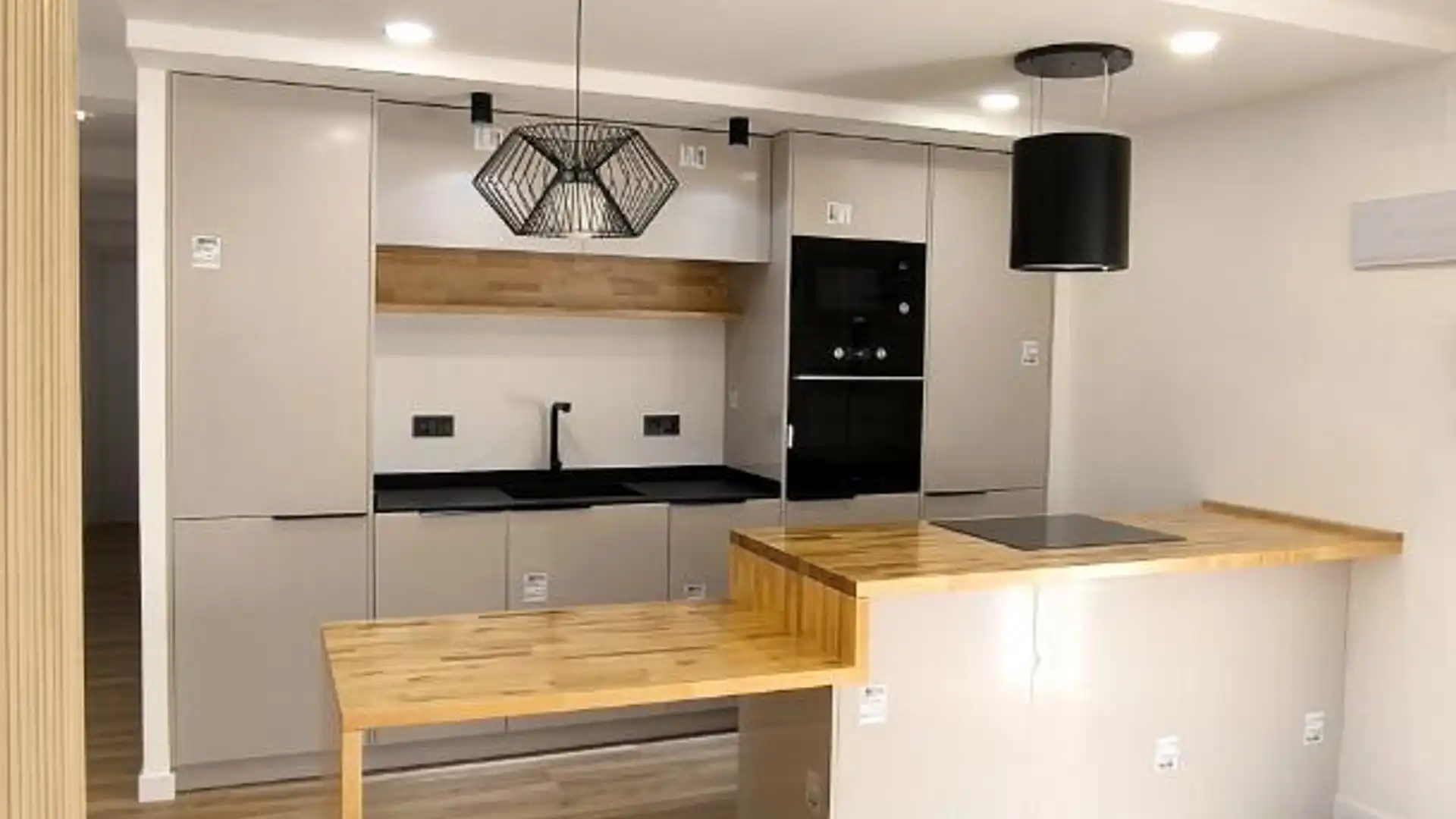 Piso en  Carrer de Gaspar Torrella 9 - Foto 2