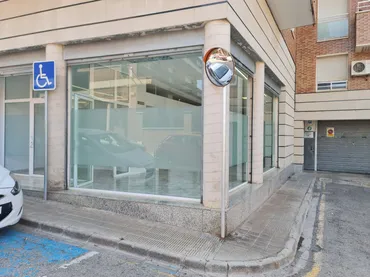Local comercial en  Carrer Jacint Verdaguer 32 - Foto 4
