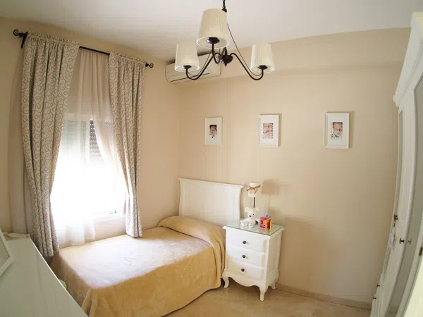 Chalet adosado en Calle 28 de Febrero s/n - Foto 4