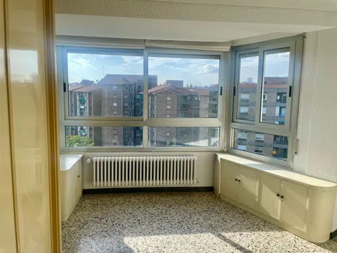 Piso en calle de Alvira Lasierra, 2