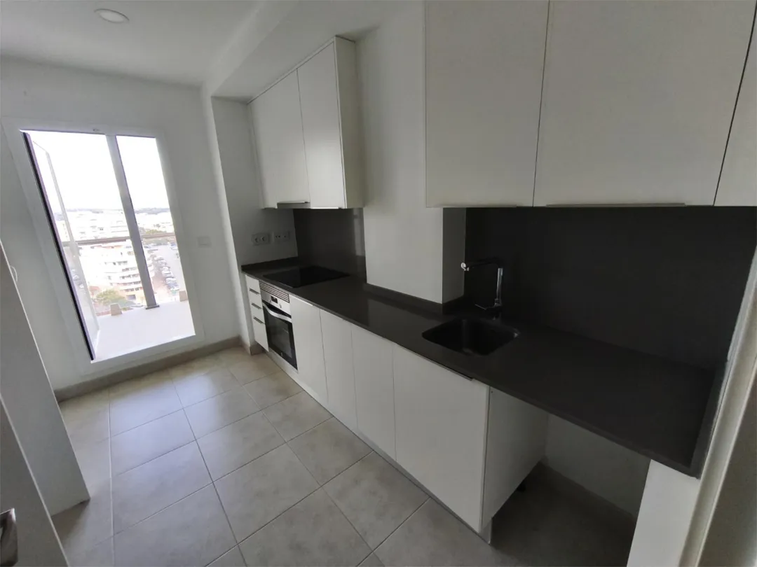 Piso en  Avenida Reina Sofía 40 - Foto 2