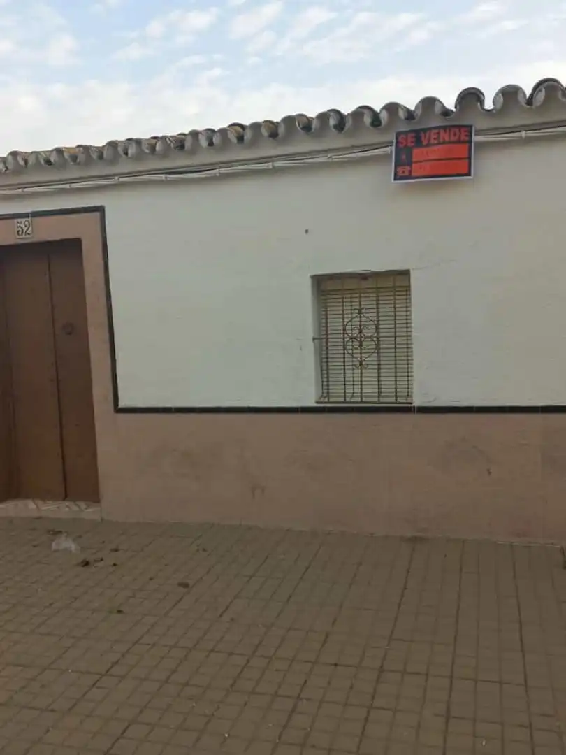 Casa adosada en  Calle Hermanos Machado 52 - Foto 2