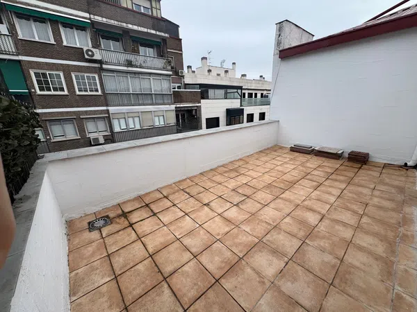 Ático en calle de Azcona, 36