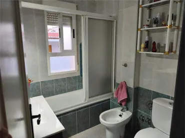 Chalet en casa adosada en buena zona - Foto 6