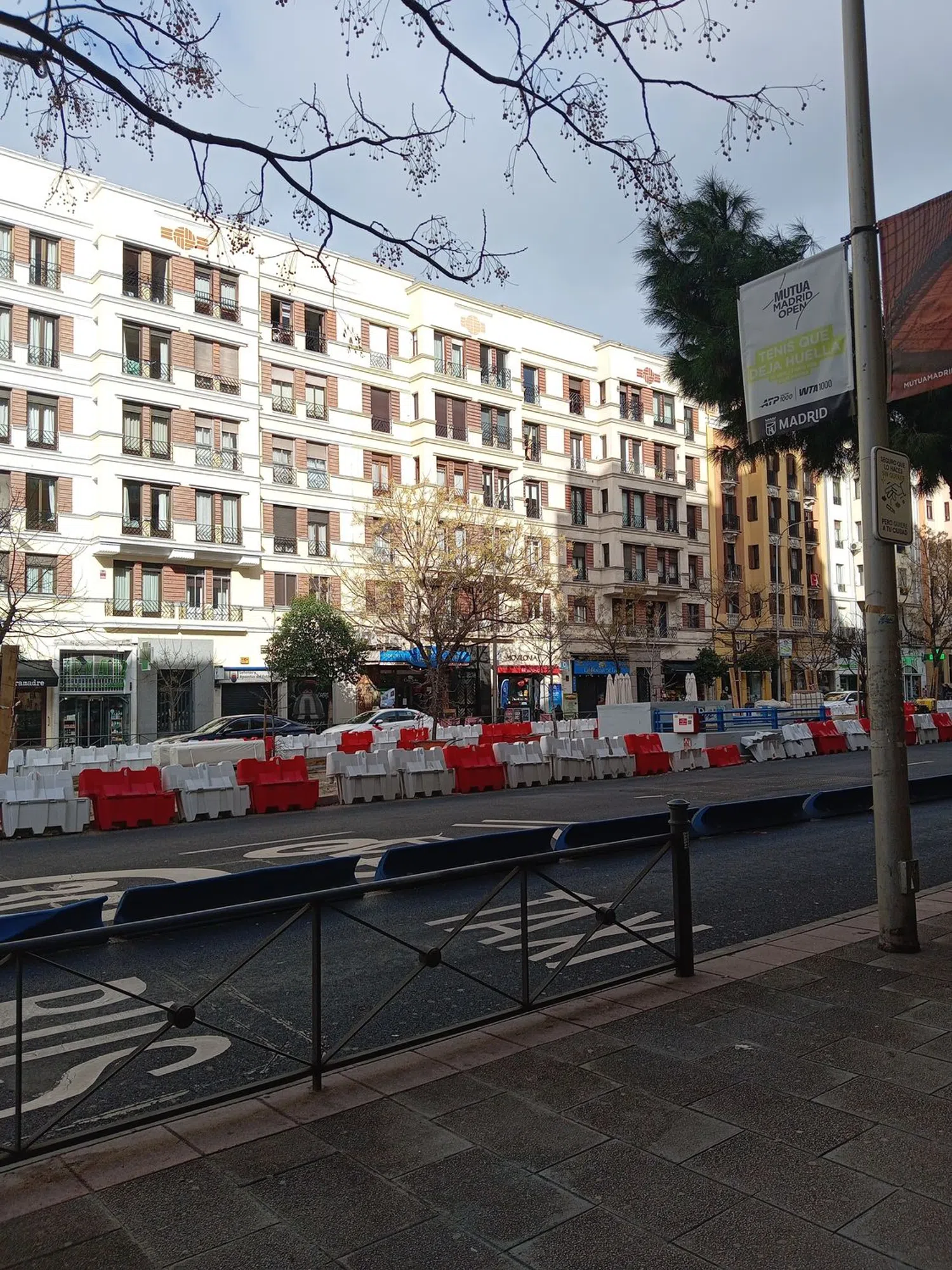 Piso en avenida Reina Victoria, 50