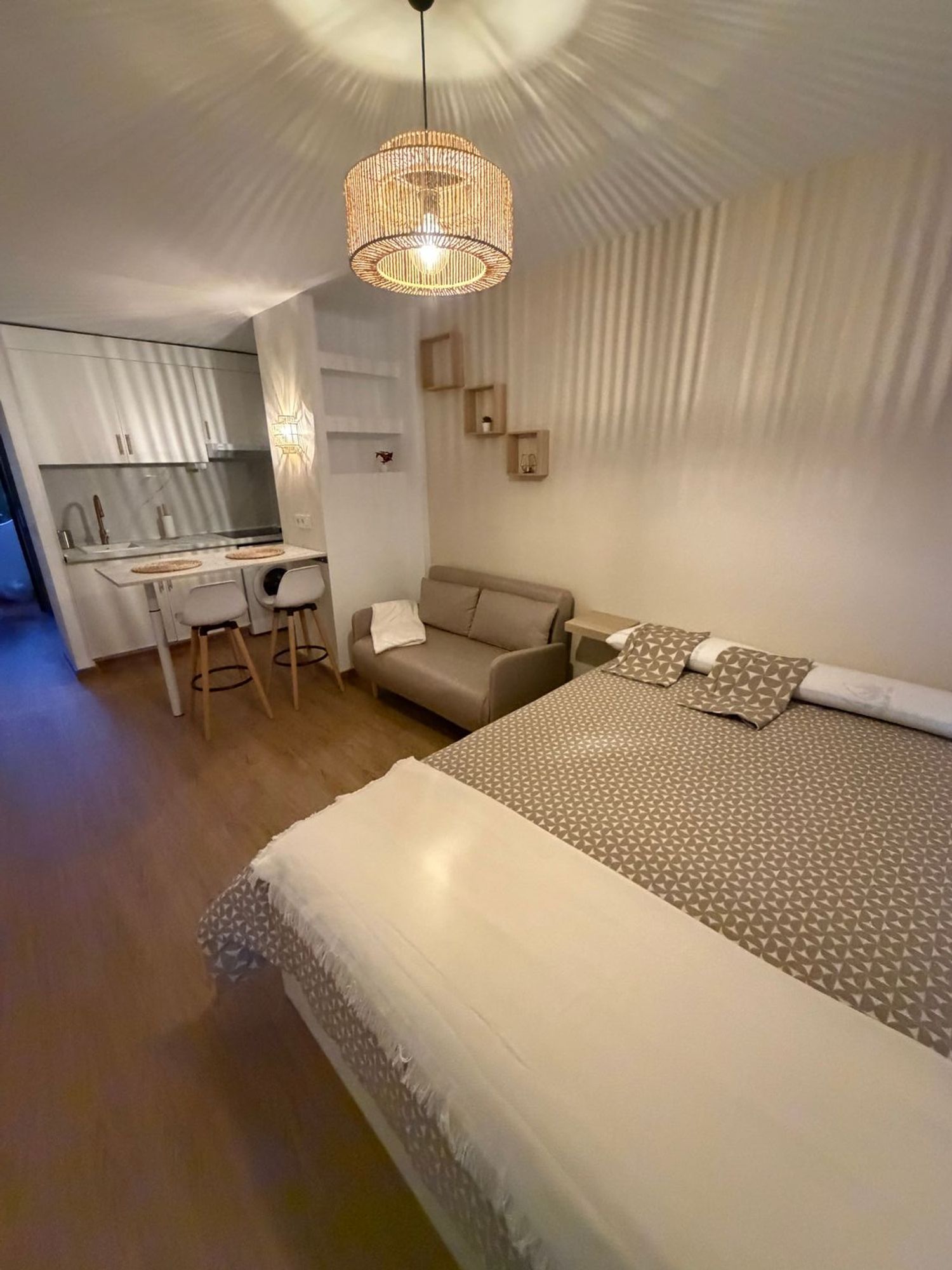 Estudio en calle Calypso, 9 - Foto 1